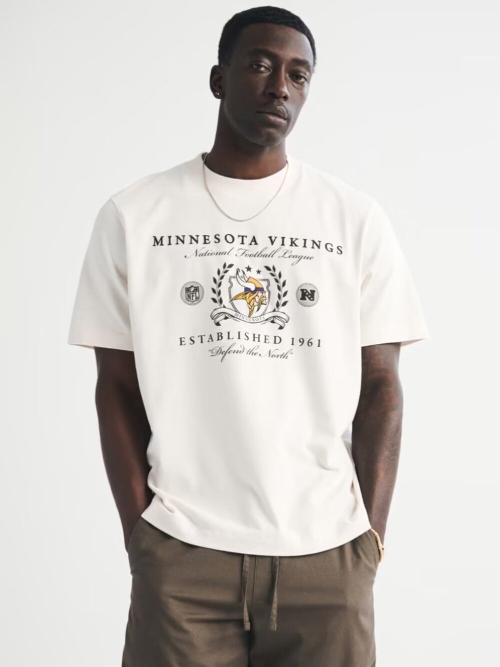 **NEW WITH TAGS** Abercrombie & Fitch Minnesota Vikings Graphic Tee - Men’s M